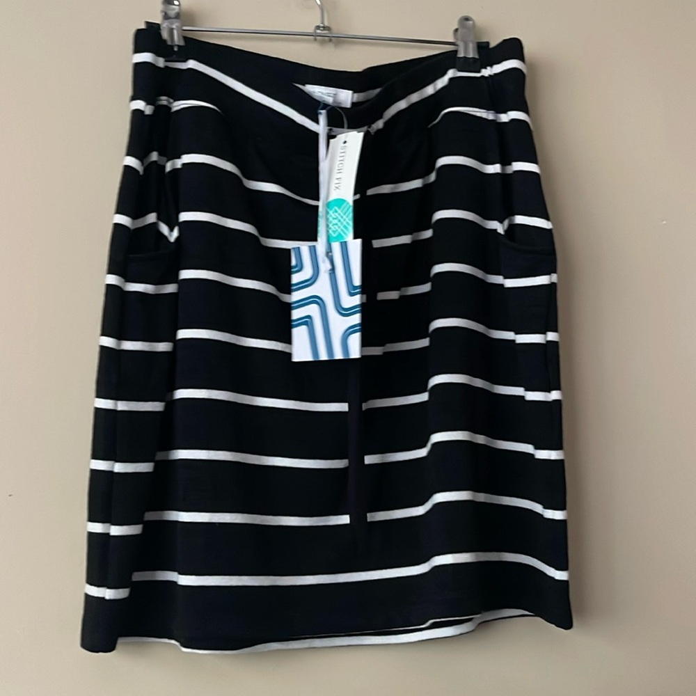 New black and white skirt